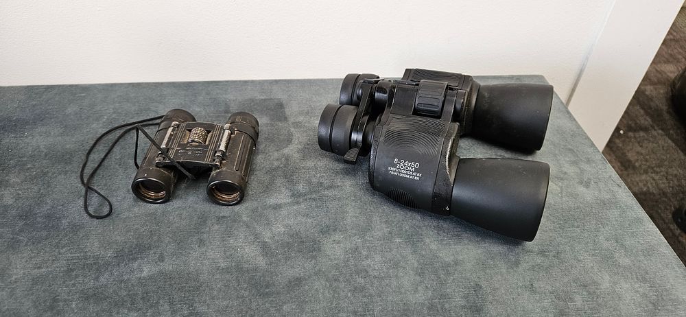 Lot 212: 2 x Pair of binoculars 8-24x50 zoom and...