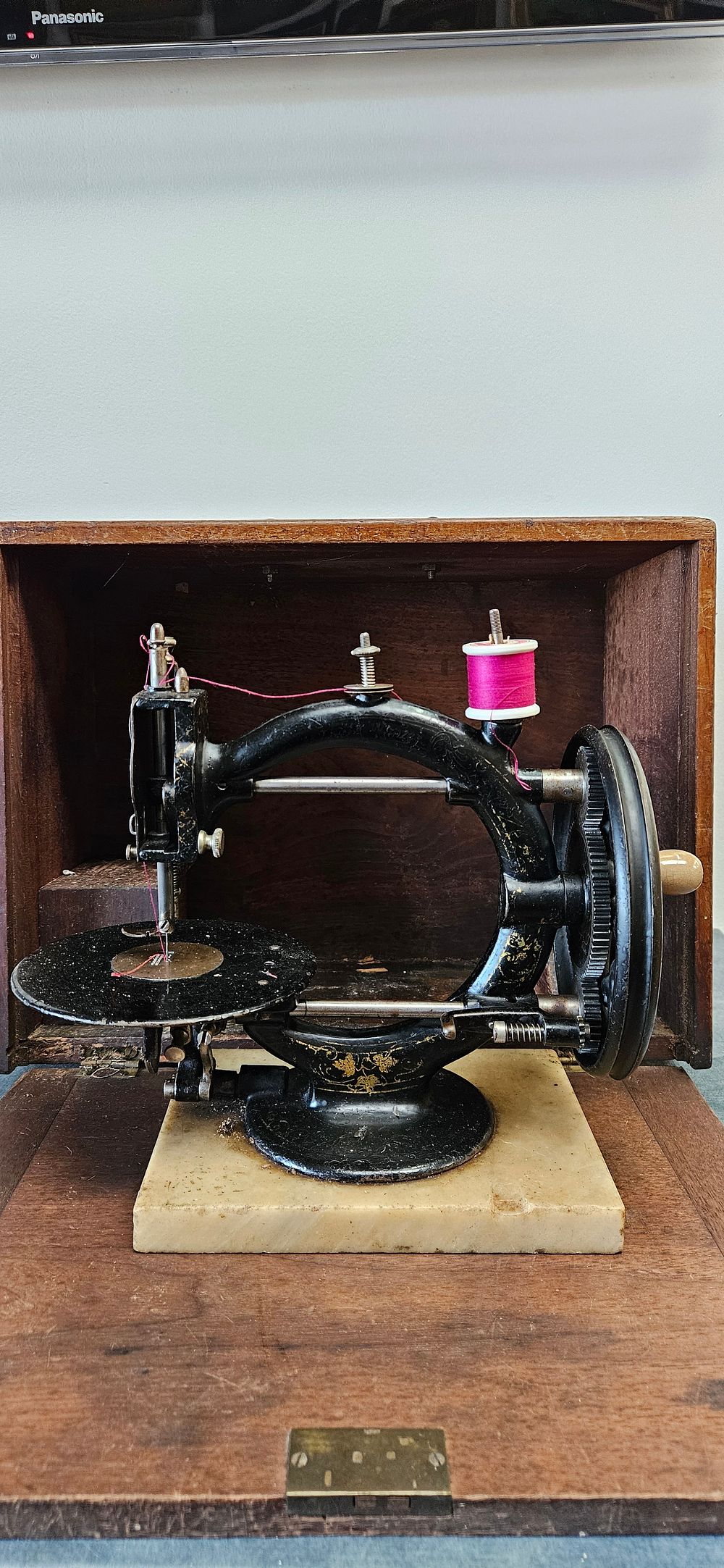 Lot 217: German 'Little Wanzer' sewing machine with wooden travel...