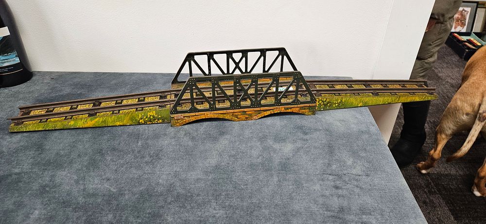 Lot 220: Hornby O Gauge clockwork viaduct