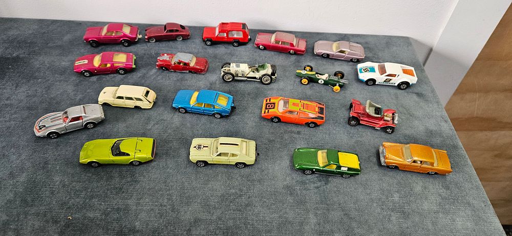 Lot 224: Collection of vintage model cars - Matchbox, Corgi,...