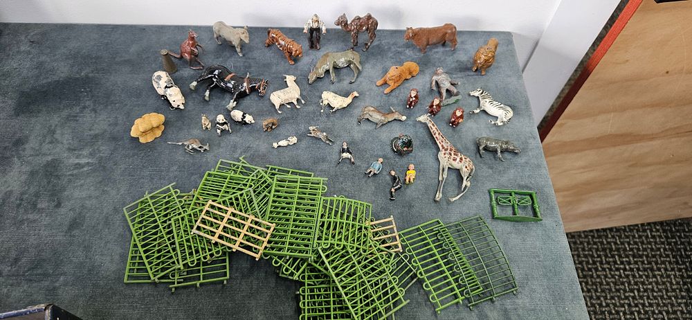 Lot 225: Britains metal zoo animals ect.