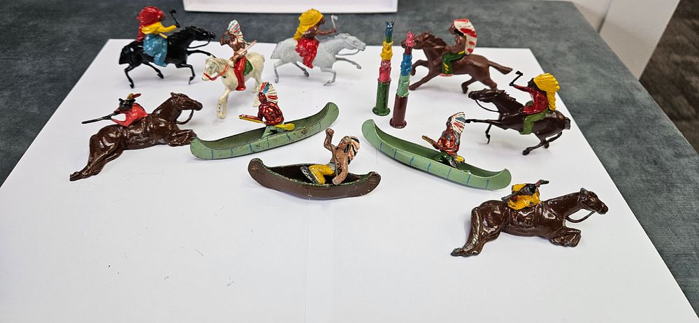 Lot 237: Timpo/ Johillco? metal toy Red Indian figures