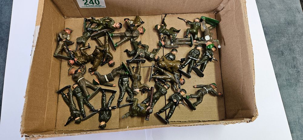 Lot 240: Collection of vintage Britains metal toy soldiers.