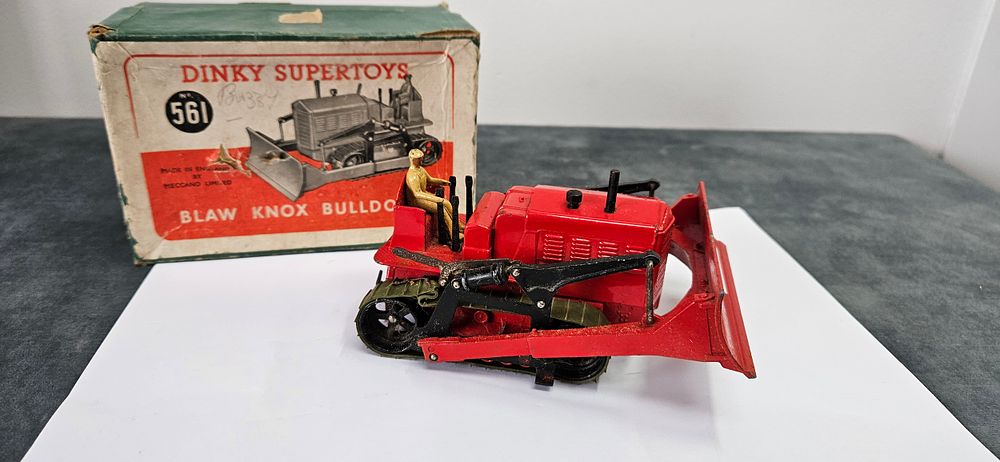 Lot 256: Dinky Supertoys No. 561 Blaw Knox Bulldozer diecast...