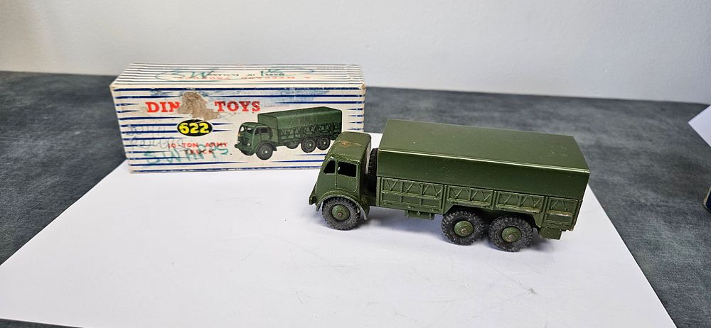 Lot 266: Dinky Toys 622 10-Ton Army Truck.