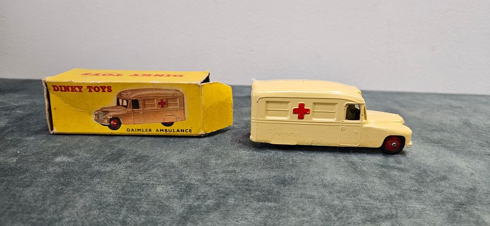 Lot 278: Dinky Toys Daimler Ambulance
