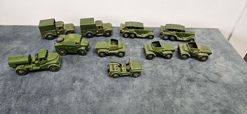 Lot 296: Collection of vintage Dinky Toys military die-cast vehicles.