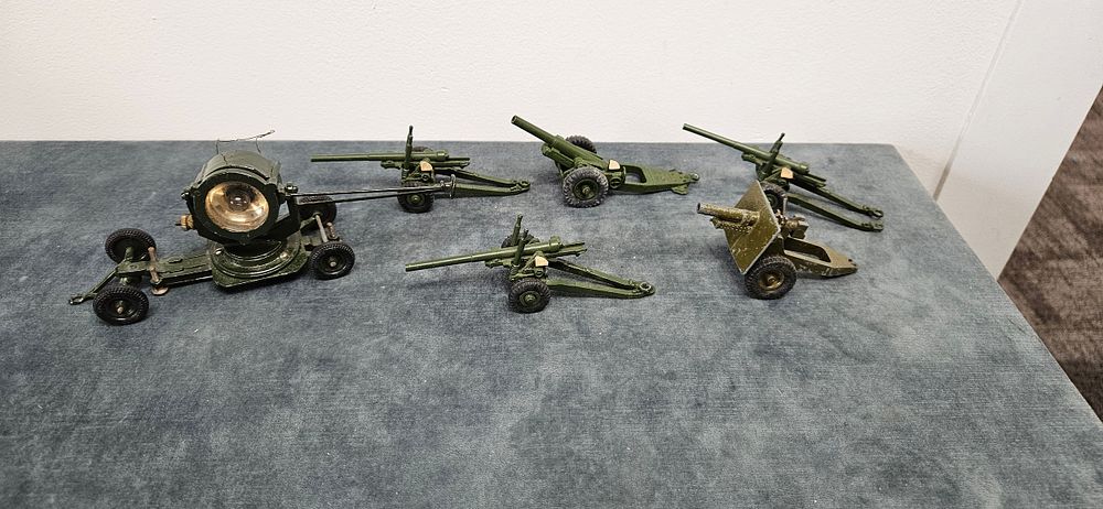 Lot 297: Collection of vintage military die-cast guns including Britains/...