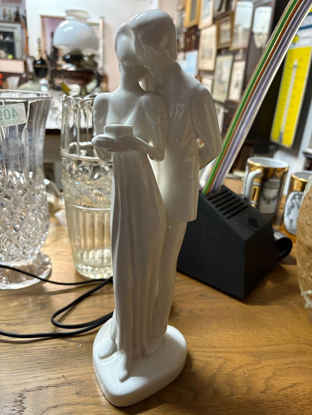 Lot 403: Royal Doulton white porcelain Images 'Happy Anniversary'