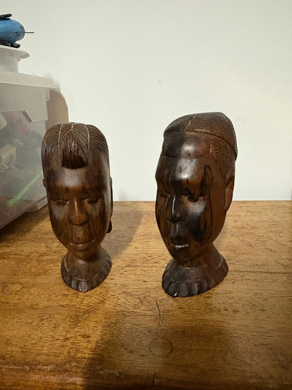 Lot 412: 2 x Small wooden carved heads