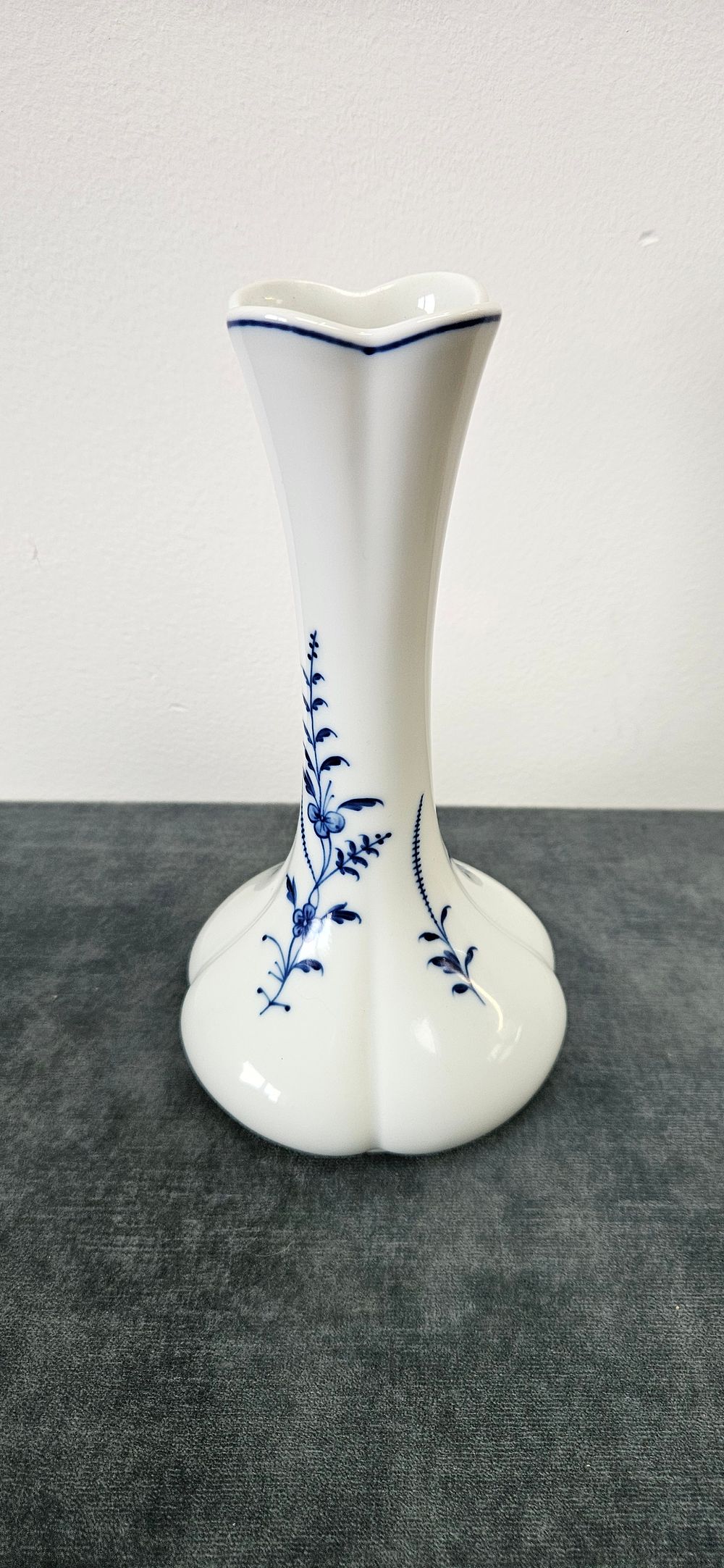 Lot 425: Limoges blue and white vase - Arras Caudron
