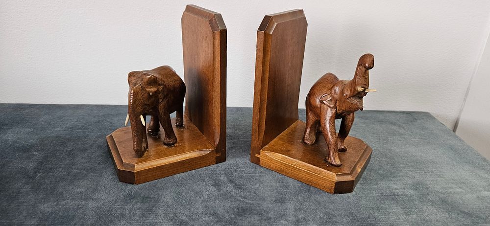 Lot 432: Small pair of wooden elephant bookends