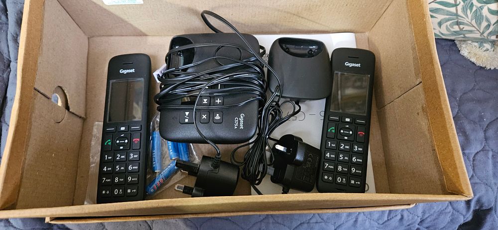Lot 437: Gigaset C575 - C575A home phone system with...