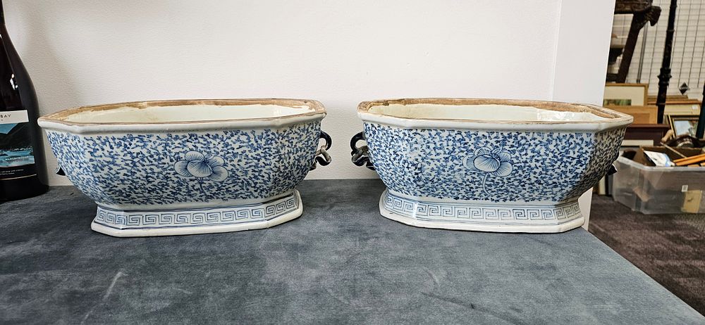 Lot 442: Pair of Chinese blue and white porcelain planters...