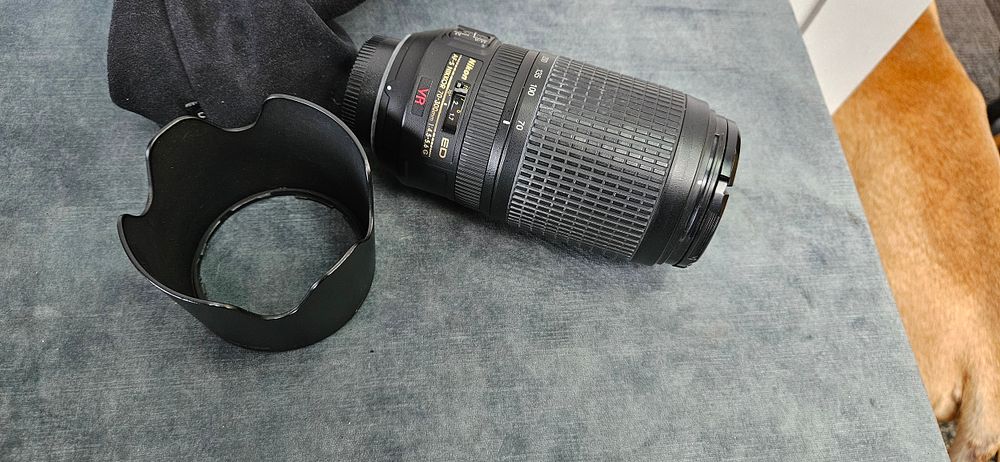 Lot 458: Nikon camera lens - Nikon ED AF-S Nikkor...