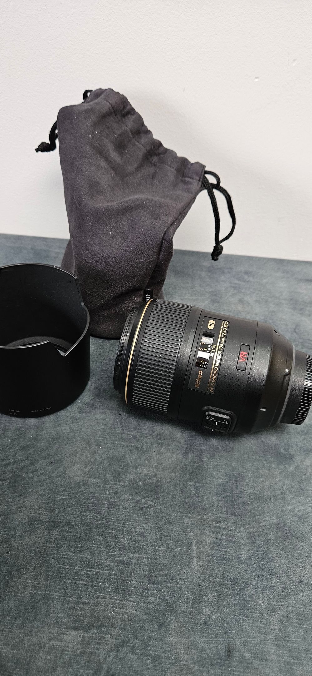 Lot 459: Nikon camera lens - Nikon AF-S Micro Nikkor...