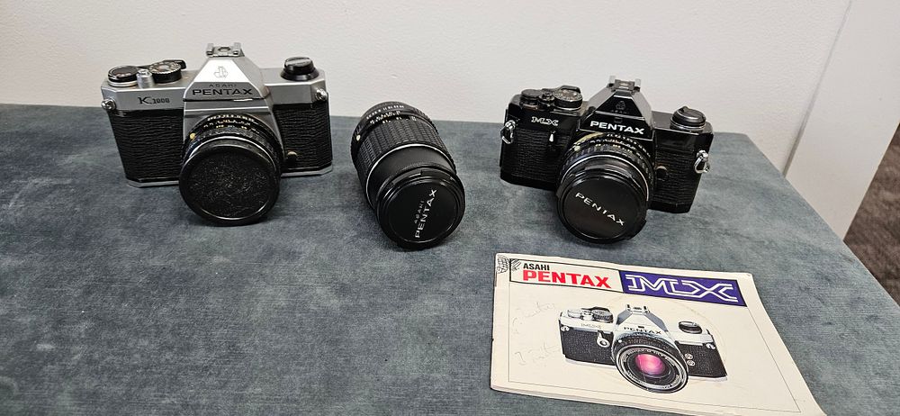 Lot 461: Pentax Asahi K1000 camera with Pentax - M...