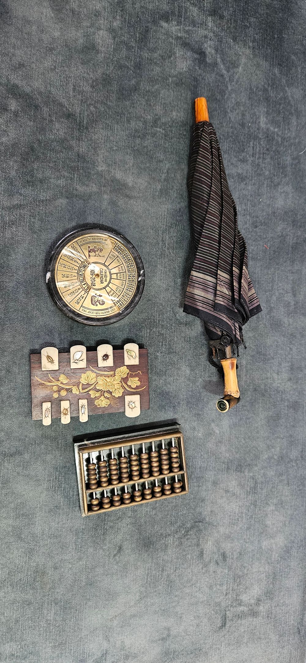 Lot 469: Bamboo-handled umbrella, marble/ brass abacus, a rotating calendar...