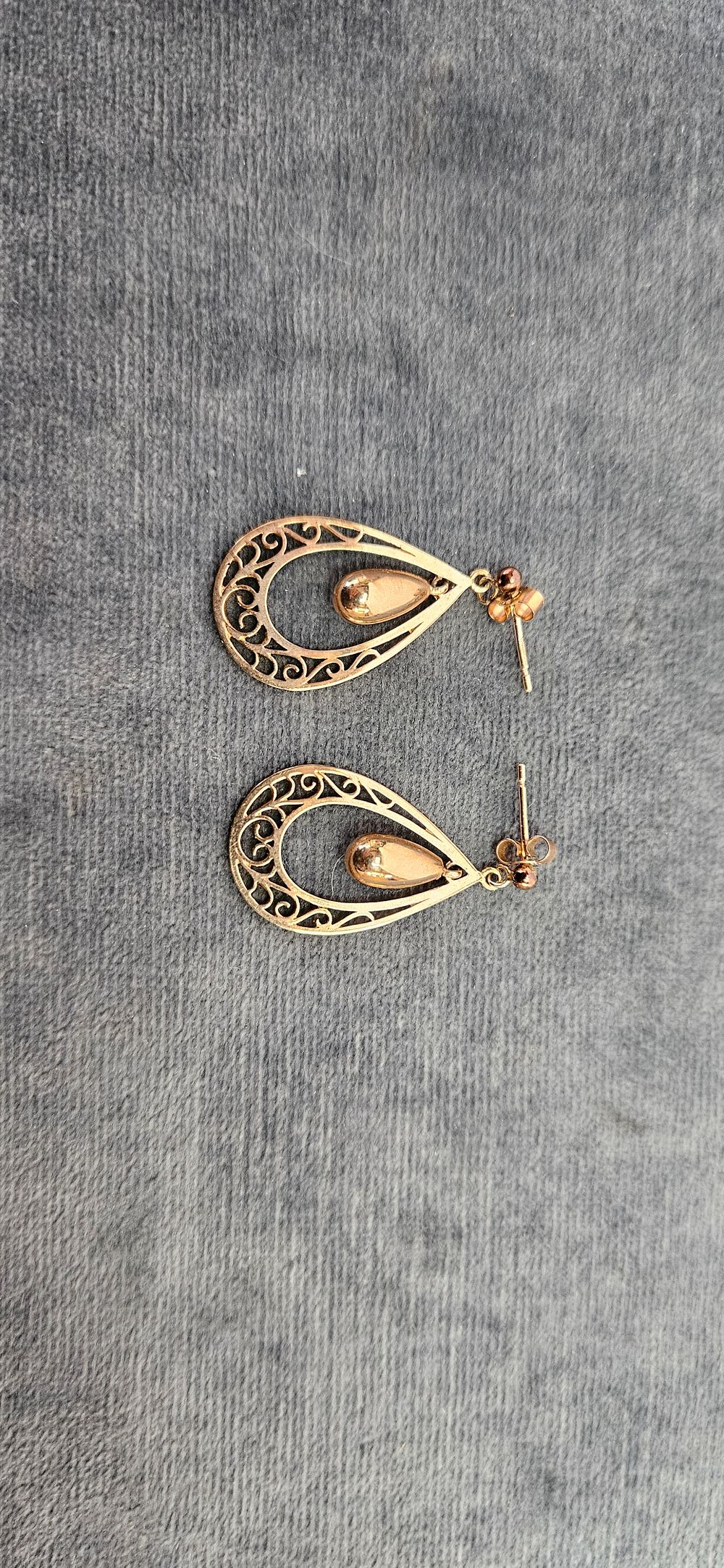 Lot 504: 9ct Yellow gold drop earrings 3g
