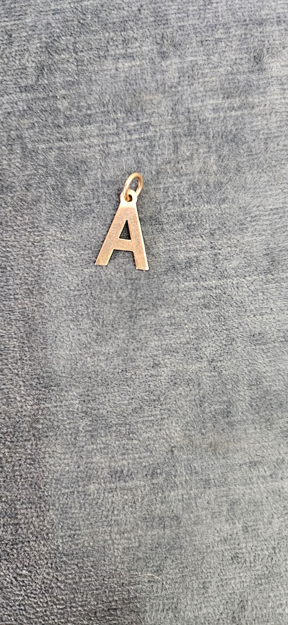 Lot 520: Small 9ct Yellow gold letter A necklace pendant...