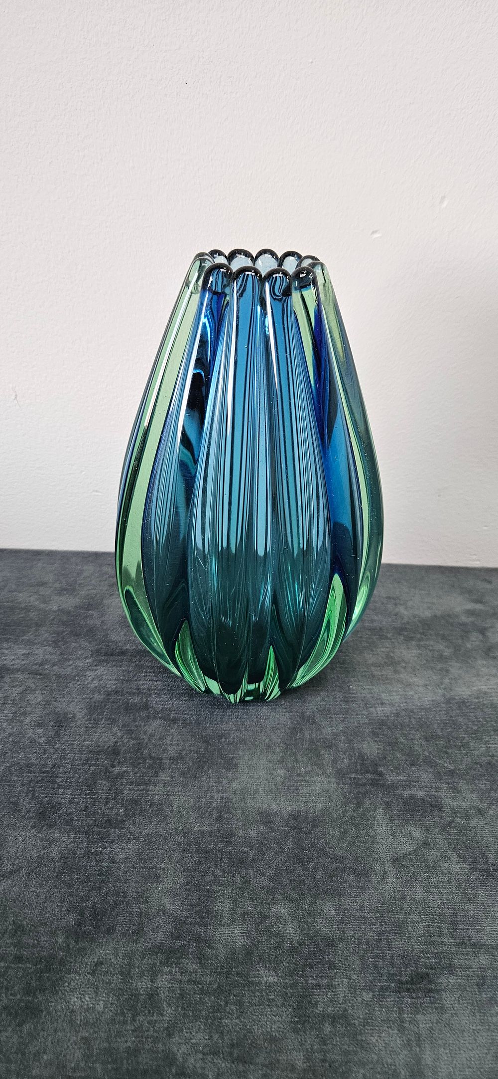 Lot 539: Murano Art Glass Vase possibly by Alfredo Barbini...