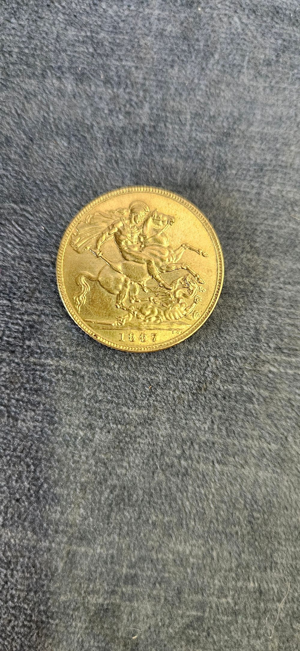 Lot 540: Reproduction sovereign