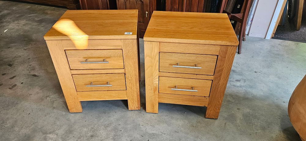 Lot 195: Pair of modern light oak bedside cabinets