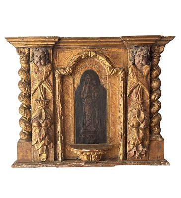 Carved and gilded wooden tabernacle, Italian manufacture, 17th century. Dimensions: 81x64 cm. 