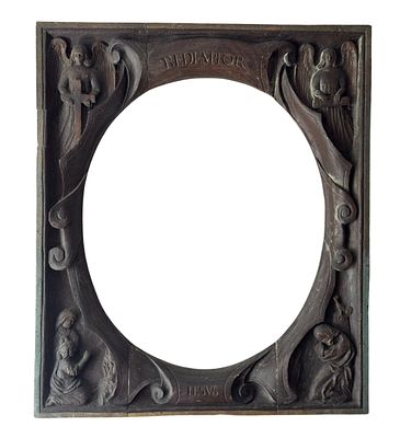 Carved wooden frame with religious figures, oval-shaped interior. Dimensions: 74x88 cm. In good 