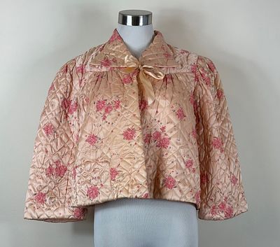 Vintage 1940s Bedjacket. approx. SH-SH 15" free front, few small stains, see photos