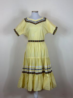 Vintage 1950s Cotton Summer Dress. approx. B 36" W 32" good conditions light dye transfer to 