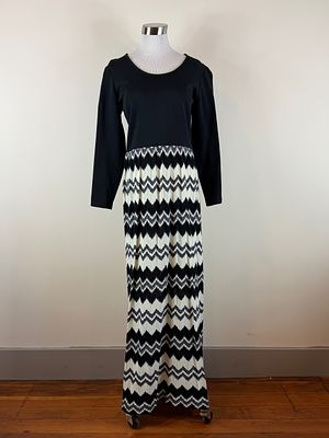 Vintage 1970s Knit Maxi Dress. approx. B 36" , W 30" good condition, see photos