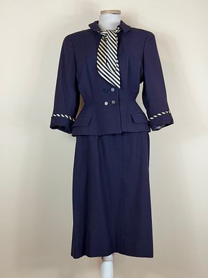 Vintage 1940s Skirt Suit. approx. B 32" W 26" good condition needs cleaning, see photos