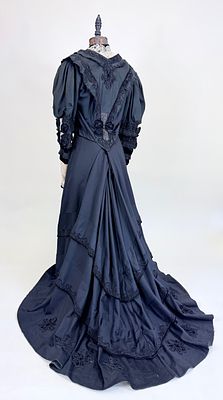 ANTIQUE WOOL, VELVET & LACE GOWN c. 1902. B 38", W 30", wear to passementerie, seam openings & 