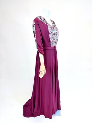 BURGUNDY CREPE & LAME' EVENING GOWN, EARLY 1940s. B 40", W 34", w/ original belt, wear to belt 