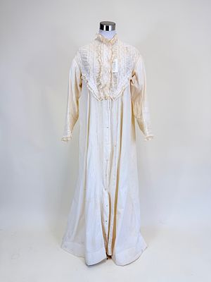 ANTIQUE COTTON & LACE WRAPPER, 1870s-1880s. B 40", L 58.5", tear to lace at center front 
