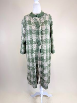 VINTAGE 1960s KNIT COAT. W 46", some strain to knit at seams, good condition
