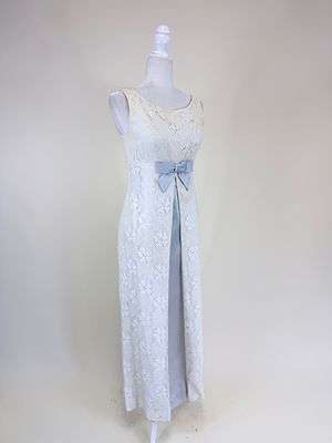 VINTAGE 1960s CROCHET WEDDING DRESS. B 32", W 28", broad light discoloration, see photos
