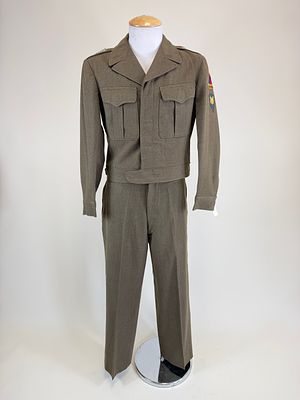 VINTAGE US ARMY 2ND ARMORED DIVISION UNIFORM. Jacket CH 40", W 36", pant W 32", L 40", good condition