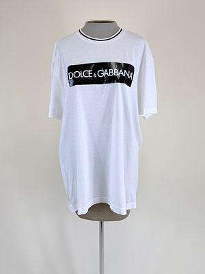 DOLCE & GABBANA LOGO T-SHIRT. B 45", W 42", unworn condition