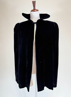 VINTAGE 1940s PANNE SILK VELVET EVENING CAPE. SH-SH 19", L 32", good condition