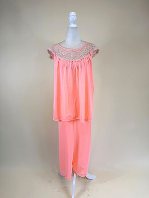VINTAGE 1960s PAJAMA SET. B up to 40", pant W up to 33", good condition