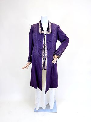 GORGEOUS EDWARDIAN HEAVILY EMBELLISHED WOOL BROADCLOTH COAT. B 40", L 40", lining damaged, wear 