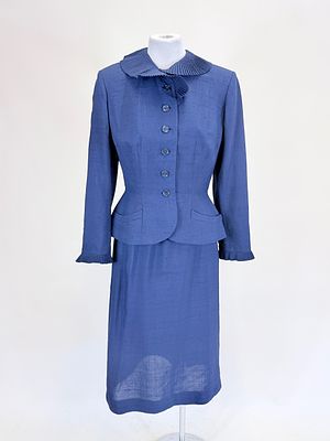 TWO PIECE LINEN & SILK CREPE SKIRT SUIT, 1950s. skirt W 25", B/W 28", good condition, see photos