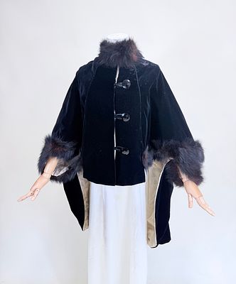ANTIQUE FUR TRIMMED VELVETEEN OPERA CAPELET, c. 1900. L 19.5"-43", wear to velvet, 1 "sleeve" 