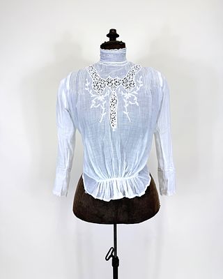 ANTIQUE EMBROIDERED LINEN & CHEMICAL LACE SHIRTWAIST, 1900-1908. B 40", W 25", tiny holes, see 