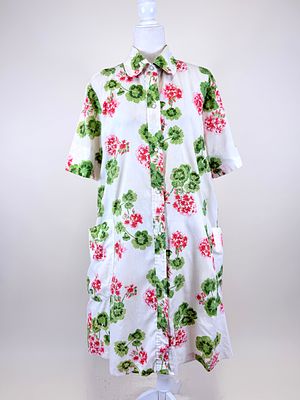 COTTON FLORAL PRINTED HOUSECOAT, 1950s. B 46", W 50", seam opening shoulder, few light spot 