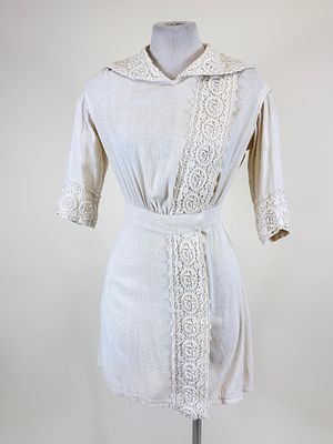 ANTIQUE BOUCLE & SILK LACE TUNIC, 1910s. B 45", W 24", wear/small holes at center front, see photos