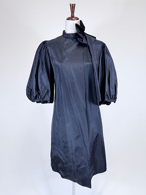 SCULPTURAL TAFFETA EVENING COAT, 1933-1935. SH-SH 17", L 40", good condition. Provenance: 