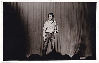 Автограф Владимира Высоцкого на фотографии. Размер 15 х 24 см. Дарственная надпись с автографом 